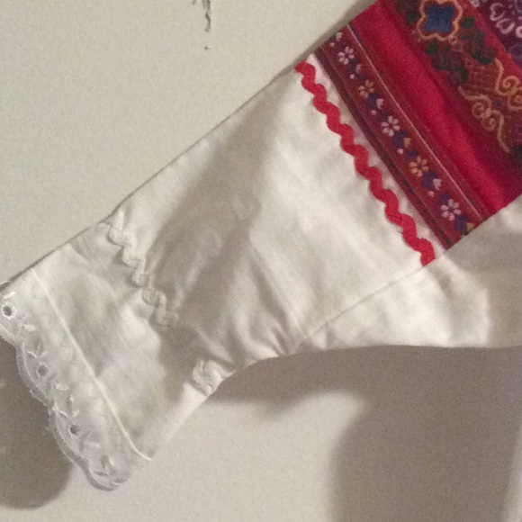 Cotton embroidered peasant shirt size 6-7 - Picture 4 of 8